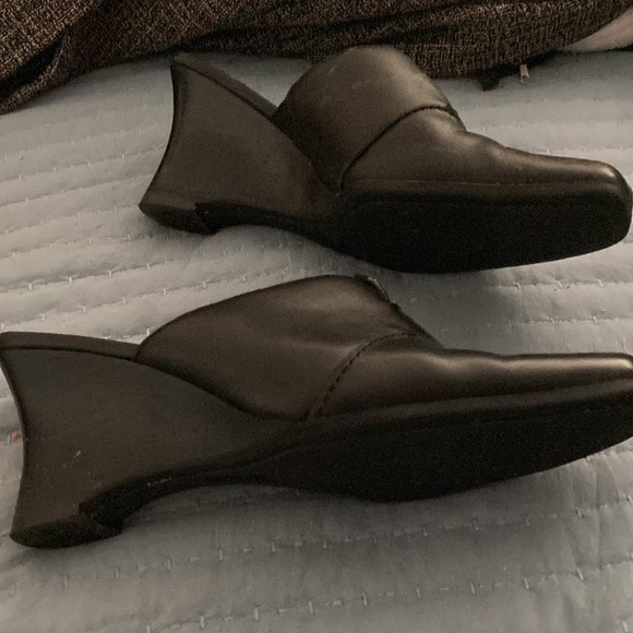 Shoes - Picture 3 of 4